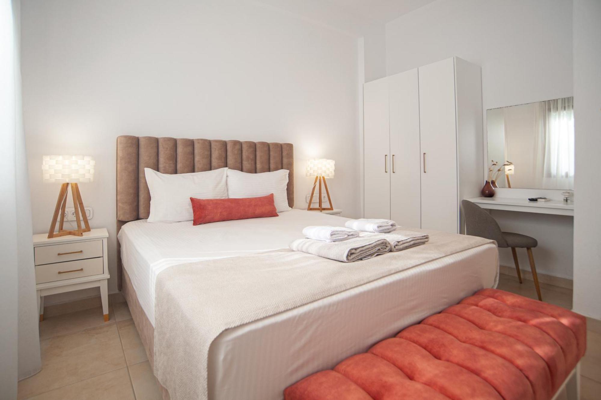 Komitsa Luxury Apartments Неа-Рода Экстерьер фото